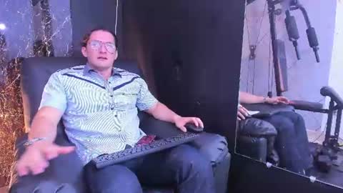 Snapshot of wiston_cox chatting on 07/22/26, 01:14 Wiston online show from 07/22/26, 01:14