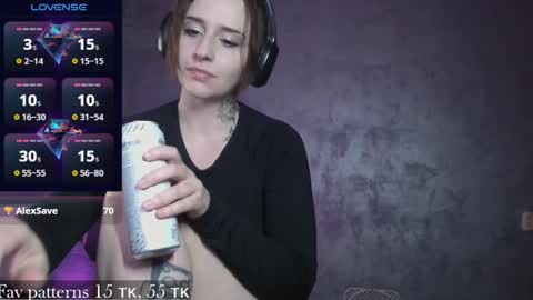 Snapshot of witchmooon chatting on 02/12/25, 03:49 Kiara online show from 02/12/25, 03:49