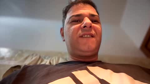 Snapshot of witebull83 chatting on 02/11/25, 08:15 Witebull online show from 02/11/25, 08:15