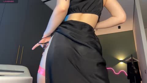 Isobelle online show from 11/25/25, 05:13