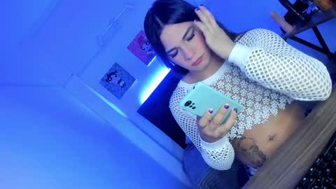 Snapshot of wiz_maleja chatting on 12/18/24, 05:00 MALEJA online show from 12/18/24, 05:00