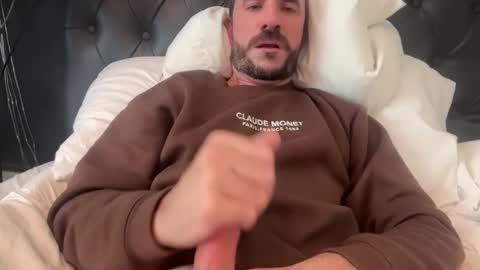 Snapshot of wizard310 chatting on 12/16/25, 08:03 wizard310 online show from 12/16/25, 08:03