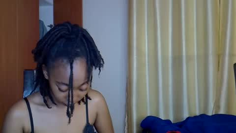 Snapshot of wizzia_khalifa chatting on 02/10/25, 12:30 girlie o online show from 02/10/25, 12:30