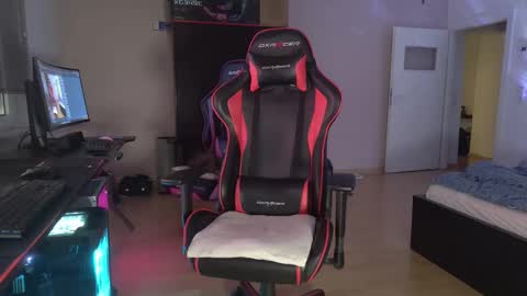 Snapshot of wizzman2442 chatting on 02/25/25, 05:41 wizzman2442 online show from 02/25/25, 05:41