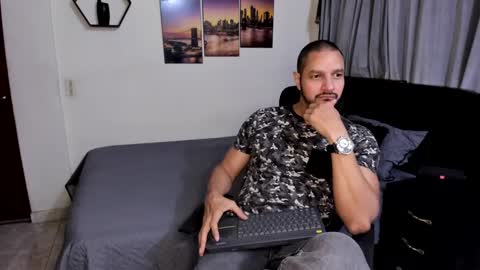 Magnus Dark independent model online show from 09/29/25, 12:38