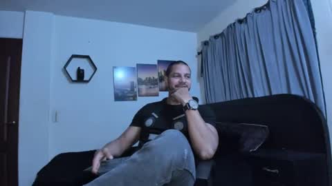 Magnus Dark independent model online show from 11/21/25, 04:33