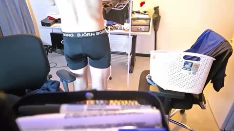 Snapshot of wnhz27 chatting on 12/24/24, 01:38 wnhz27 online show from 12/24/24, 01:38