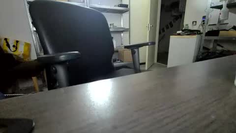 Snapshot of wnhz27 chatting on 10/23/25, 11:24 wnhz27 online show from 10/23/25, 11:24