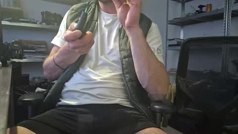 wnhz27 online show from 11/22/25, 02:10