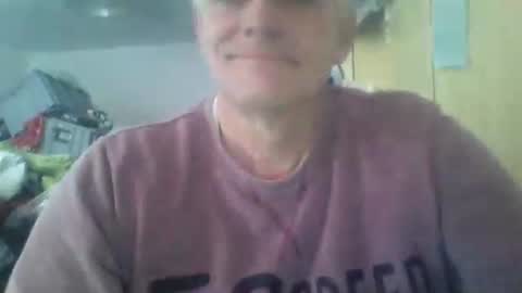 Snapshot of wohnung_at chatting on 12/23/25, 10:35 wohnung_at online show from 12/23/25, 10:35