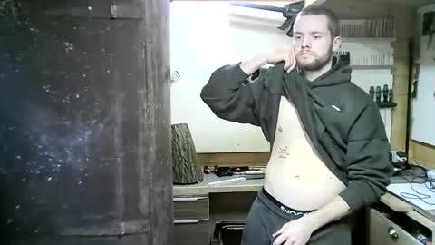 Snapshot of wolf021221 chatting on 10/25/25, 03:18 wolf021221 online show from 10/25/25, 03:18