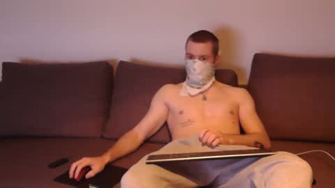 Snapshot of wolf021221 chatting on 04/04/26, 11:51 wolf021221 online show from 04/04/26, 11:51