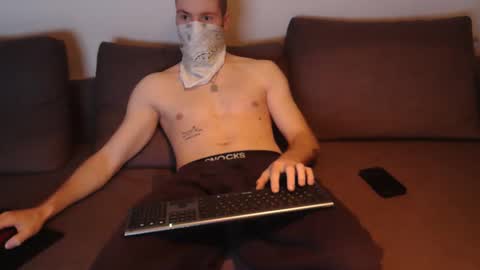 Snapshot of wolf021221 chatting on 04/13/26, 08:20 wolf021221 online show from 04/13/26, 08:20