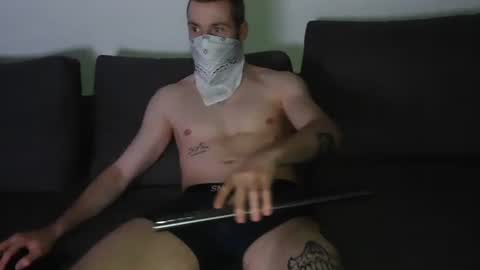 Snapshot of wolf021221 chatting on 04/18/26, 08:42 wolf021221 online show from 04/18/26, 08:42