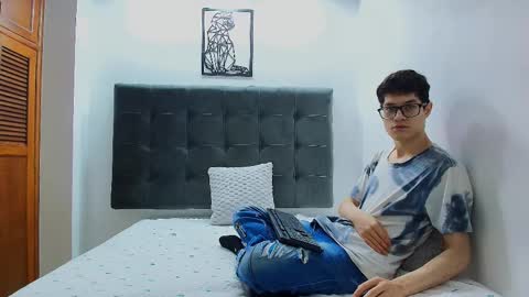  W O L F  online show from 02/10/25, 11:15