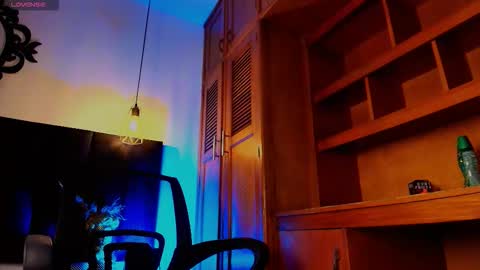  W O L F  online show from 11/04/25, 12:04