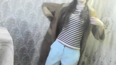 Snapshot of wolfxsnow chatting on 12/23/24, 01:03 wolfxsnow online show from 12/23/24, 01:03