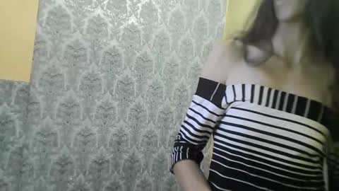 Snapshot of wolfxsnow chatting on 01/01/25, 06:06 wolfxsnow online show from 01/01/25, 06:06