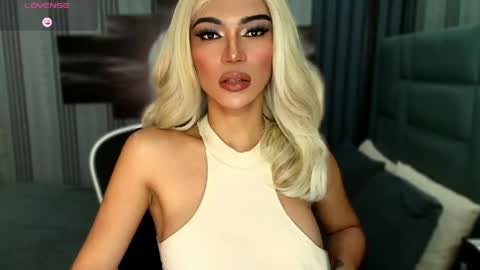 Julia online show from 04/12/26, 05:56