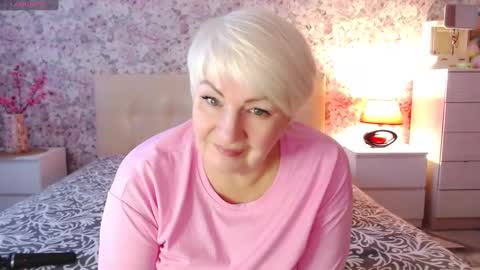 Snapshot of women_pleasures chatting on 02/14/25, 02:12 women_pleasures online show from 02/14/25, 02:12