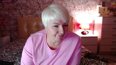 Snapshot of women_pleasures chatting on 02/14/25, 06:29 women_pleasures online show from 02/14/25, 06:29