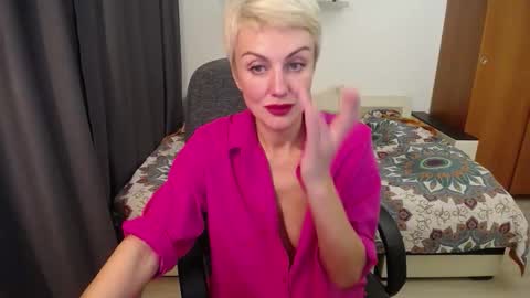 Snapshot of women_pleasures chatting on 09/18/25, 09:06 women_pleasures online show from 09/18/25, 09:06