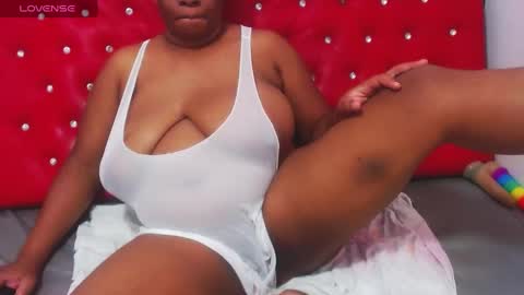 Snapshot of wonderfuldiana chatting on 02/05/25, 11:06 online show from 02/05/25, 11:06