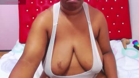 Snapshot of wonderfuldiana chatting on 02/09/25, 12:30 online show from 02/09/25, 12:30