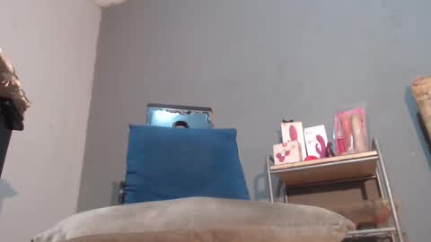 SHENIEL RODRIGUEZ online show from 05/01/26, 04:39