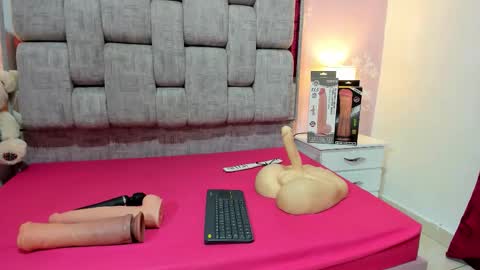 wonderkloe_ online show from 12/14/25, 07:29