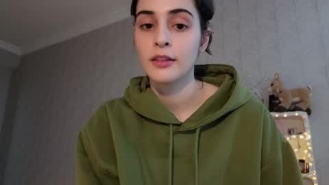 Stia online show from 12/18/25, 11:16