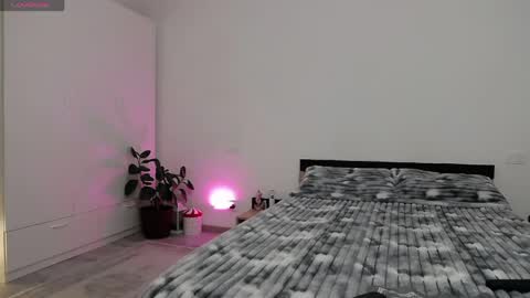 Amalia online show from 05/18/26, 01:17