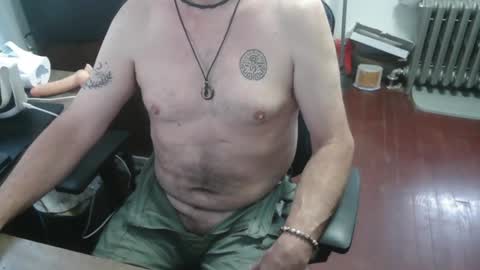 Snapshot of woodworker6473 chatting on 07/18/26, 02:43 woodworker6473 online show from 07/18/26, 02:43