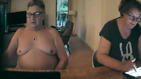 woodwurm and Snoeske online show from 10/17/25, 06:16