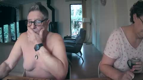 woodwurm and Snoeske online show from 12/22/25, 08:00