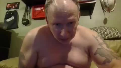 Snapshot of woody0732 chatting on 11/26/25, 11:50 woody0732 online show from 11/26/25, 11:50