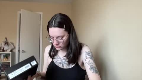 Snapshot of worship_lucina chatting on 12/16/24, 03:11 Lucina online show from 12/16/24, 03:11