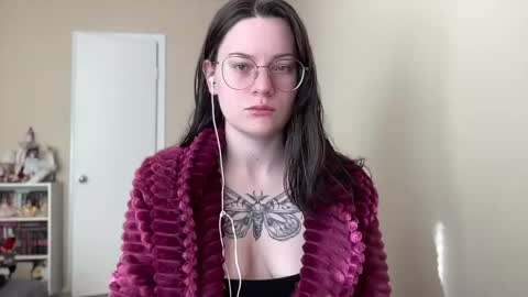 Snapshot of worship_lucina chatting on 01/07/25, 03:33 Lucina online show from 01/07/25, 03:33