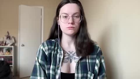 Snapshot of worship_lucina chatting on 01/13/25, 03:26 Lucina online show from 01/13/25, 03:26