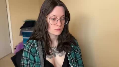 Snapshot of worship_lucina chatting on 02/03/25, 03:49 Lucina online show from 02/03/25, 03:49