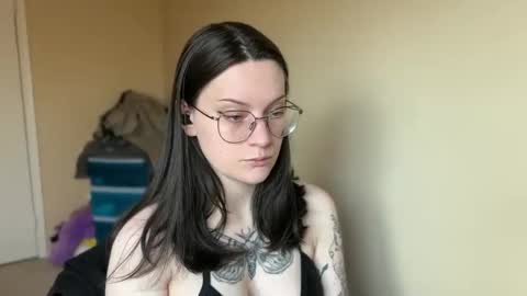 Snapshot of worship_lucina chatting on 02/10/25, 06:13 Lucina online show from 02/10/25, 06:13