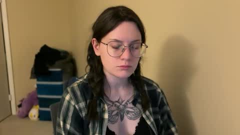 Snapshot of worship_lucina chatting on 02/21/25, 12:16 Lucina online show from 02/21/25, 12:16