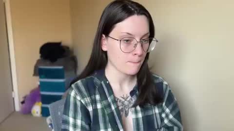 Snapshot of worship_lucina chatting on 02/24/25, 06:26 Lucina online show from 02/24/25, 06:26