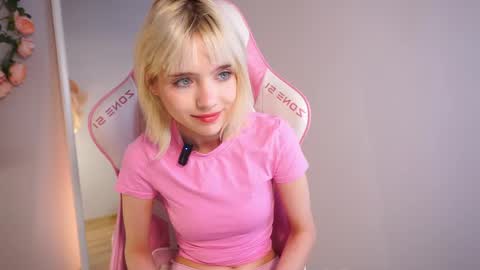 Snapshot of wow_angel chatting on 05/17/26, 06:11 wow_angel online show from 05/17/26, 06:11