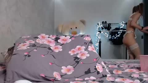 Lily online show from 10/12/25, 11:53