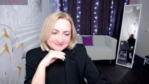 Snapshot of wow_co chatting on 12/26/24, 03:42 wow_co online show from 12/26/24, 03:42