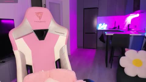 Emi online show from 09/29/25, 05:07