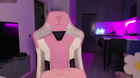 Emi online show from 10/14/25, 02:01