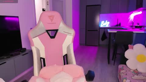 Emi online show from 10/18/25, 05:03