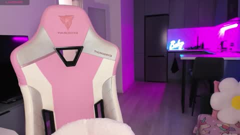 Emi online show from 11/23/25, 05:02